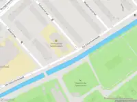 Ambulance met gepaste spoed naar de Van Vollenhovenkade in Leiden