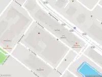 Ambulance met gepaste spoed naar de NDSM-straat in Amsterdam