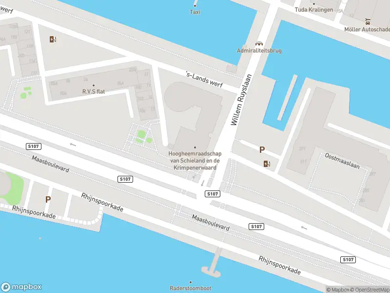 Ambulance met grote spoed naar de Maasboulevard in Rotterdam