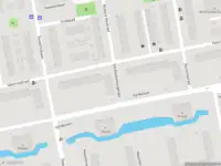 Ambulance met gepaste spoed naar de Van Blankenburgstraat in Leiden