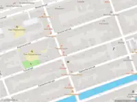 Ambulance met grote spoed naar de Anjeliersstraat in Amsterdam