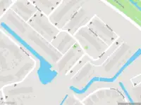 Ambulance met grote spoed naar de Karmozijnbes in Rotterdam