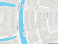 Politie naar de Erve Geusendam in Rijssen vanwege voertuigen te water