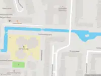 Ambulance met grote spoed naar de Schonerwoerdstraat in Amsterdam