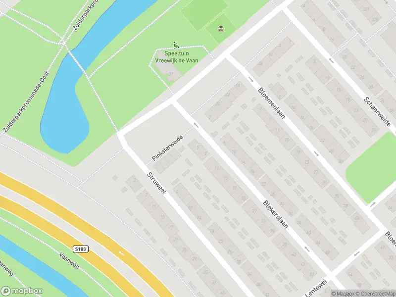 Ambulance met grote spoed naar de Blekerslaan in Rotterdam
