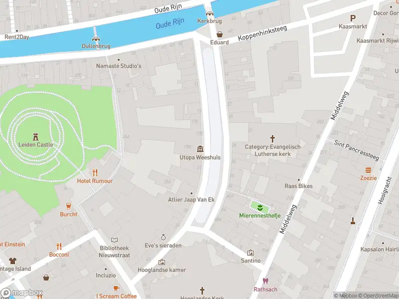 Ambulance met gepaste spoed naar de Herengracht in Leiden