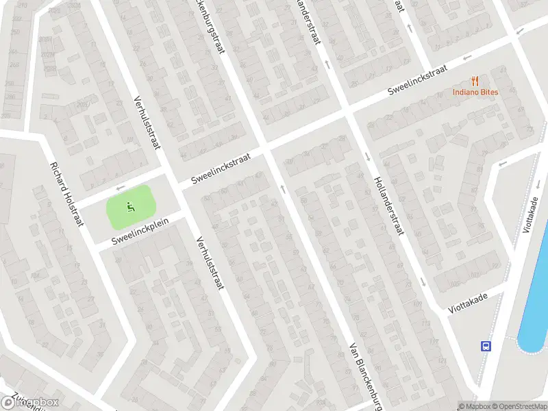 Ambulance met grote spoed naar de Van Blanckenburgstraat in Dordrecht