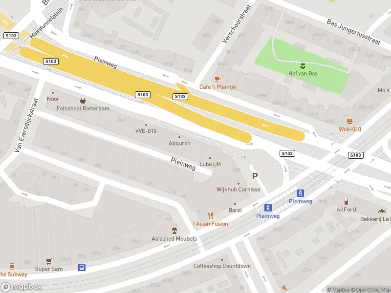 Ambulance met gepaste spoed naar de Pleinweg in Rotterdam