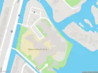 Ambulance met gepaste spoed naar de Ringdijk in Rotterdam