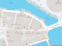 Ambulance met grote spoed naar de Wagenstraat in Amsterdam