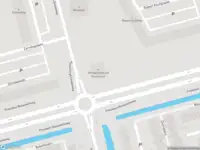 Ambulance met grote spoed naar de Kamerlingh Onnesweg in Rotterdam