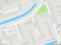 Ambulance met grote spoed naar de Donkersingel in Rotterdam