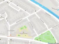 Ambulance met grote spoed naar de Van Stolbergstraat in Delft
