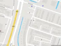 Ambulance met grote spoed naar de De Groene Valk in Wormerveer