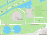Ambulance met gepaste spoed naar de Klönne plein in Amsterdam