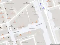 Ambulance met grote spoed naar de Stadhuisplein in Rotterdam