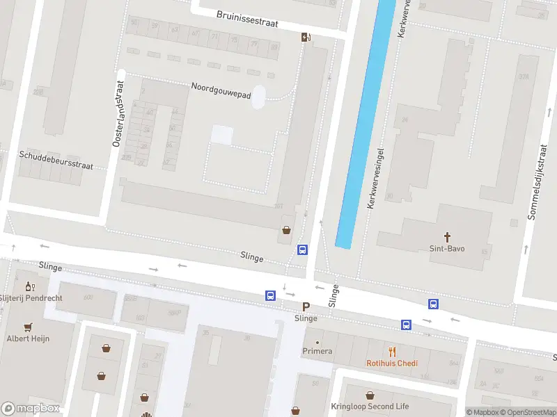Ambulance met gepaste spoed naar de Kerkwervesingel in Rotterdam