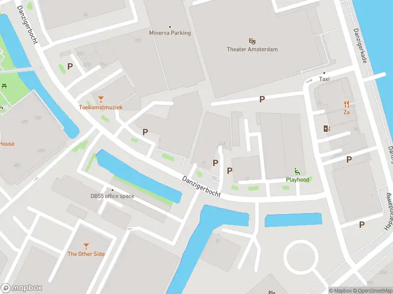 Ambulance met grote spoed naar de Danzigerbocht in Amsterdam