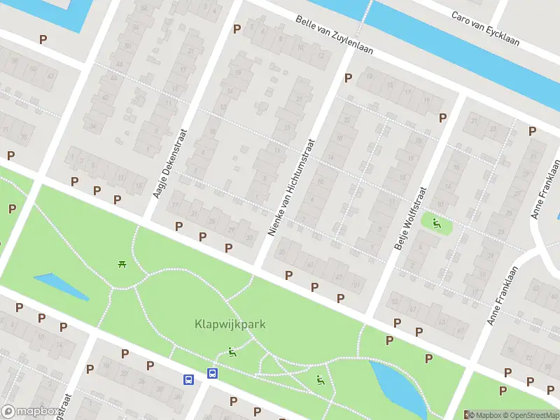 Ambulance met gepaste spoed naar de Nienke van Hichtumstraat in Pijnacker