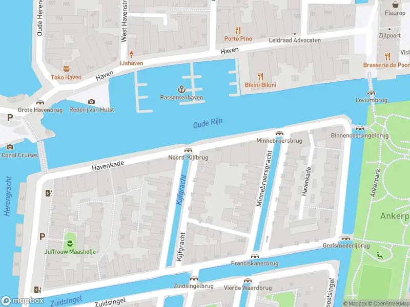 Ambulance met gepaste spoed naar de Havenkade in Leiden