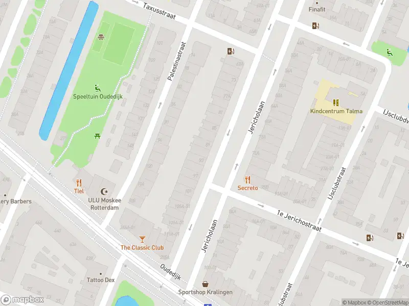 Ambulance met gepaste spoed naar de Jericholaan in Rotterdam