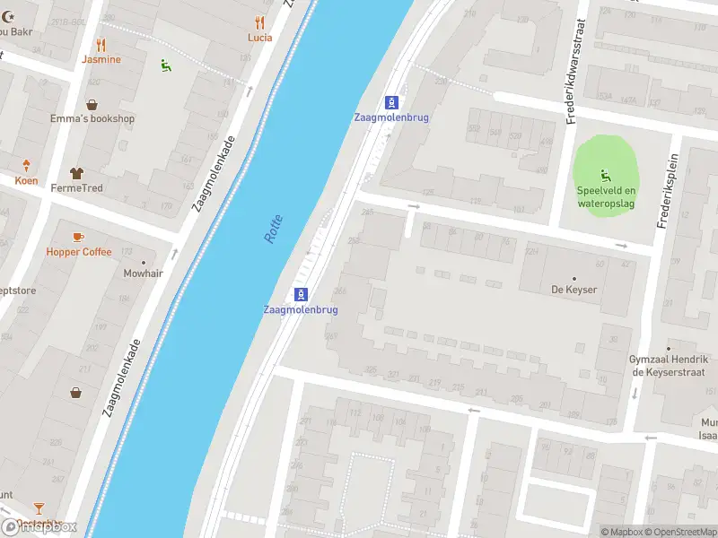 Ambulance met gepaste spoed naar de Linker Rottekade in Rotterdam