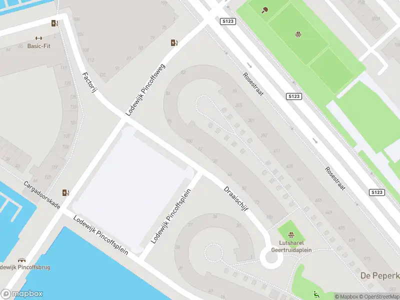 Ambulance met grote spoed naar de Draaischijf in Rotterdam