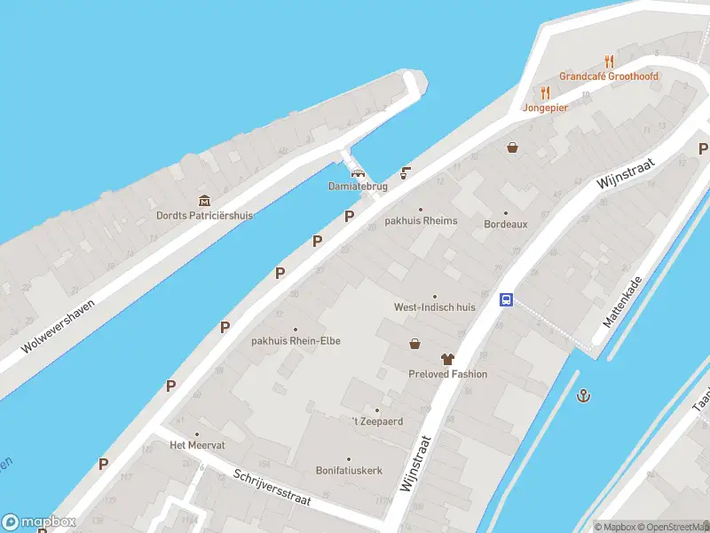 Ambulance met grote spoed naar de Kuipershaven in Dordrecht