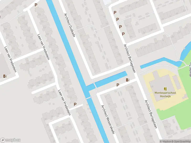 Ambulance met gepaste spoed naar de Architect Oudkade in 's-Gravenhage