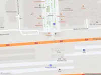 Ambulance met grote spoed naar de Zuidplein in Amsterdam