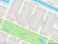 Ambulance met gepaste spoed naar de Nienke van Hichtumstraat in Pijnacker