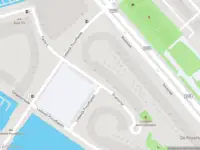 Ambulance met grote spoed naar de Draaischijf in Rotterdam