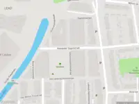 Ambulance met gepaste spoed naar de Schimmelpenninckstraat in Leiden