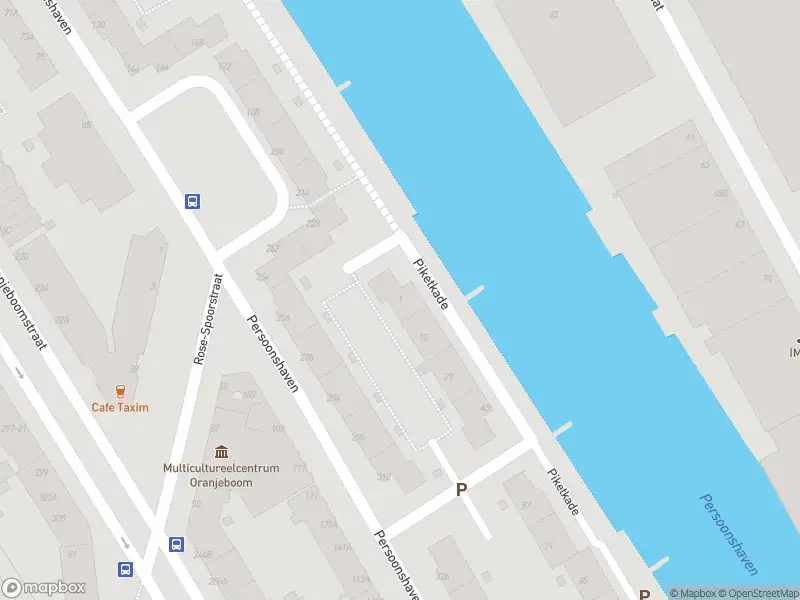 Ambulance met gepaste spoed naar de Piketkade in Rotterdam