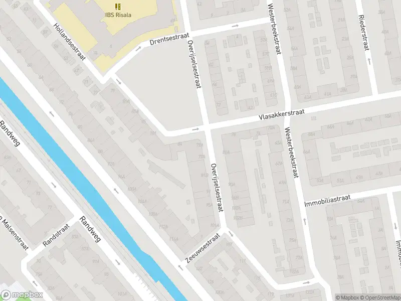 Ambulance met grote spoed naar de Overijselsestraat in Rotterdam