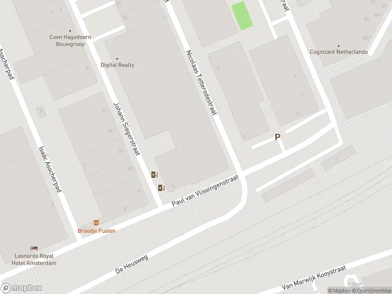 Ambulance met gepaste spoed naar de Paul van Vlissingenstraat in Amsterdam