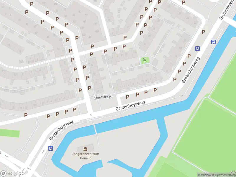 Ambulance met grote spoed naar de Sjeesstraat in Purmerend