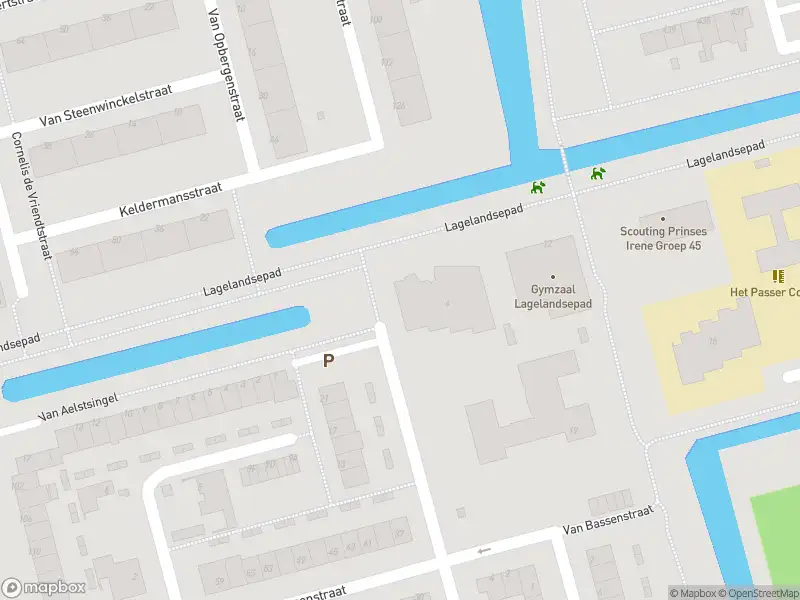 Ambulance met gepaste spoed naar de Van Aelststraat in Rotterdam