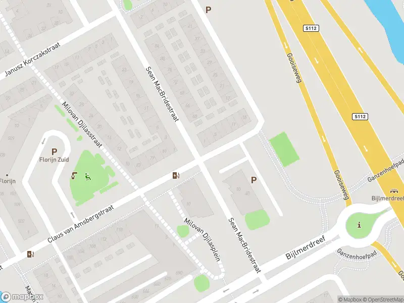 Ambulance met grote spoed naar de Sean MacBridestraat in Amsterdam