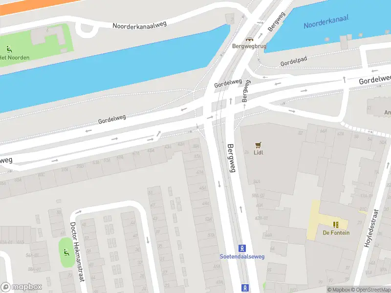 Ambulance met gepaste spoed naar de Bergweg in Rotterdam
