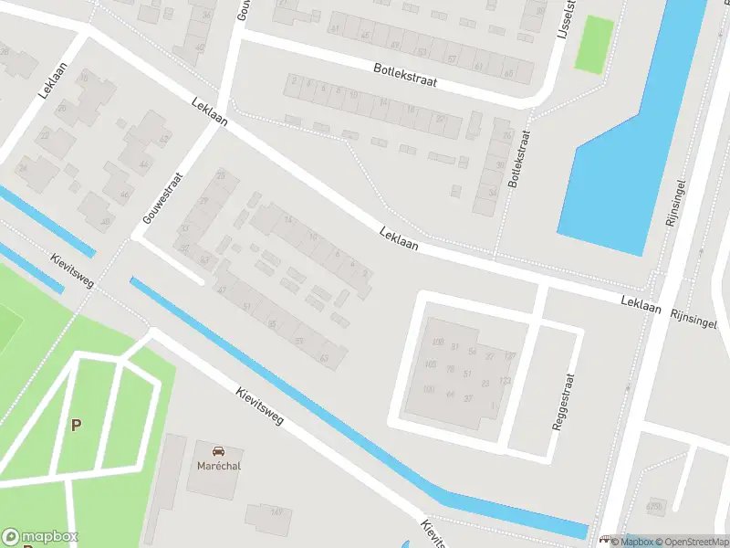 Ambulance met grote spoed naar de Leklaan in Ridderkerk