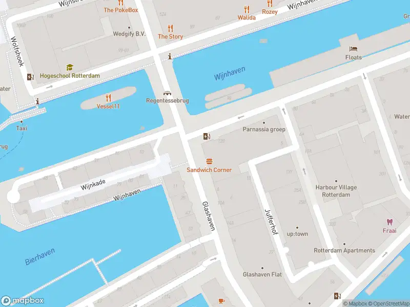 Ambulance met grote spoed naar de Glashaven in Rotterdam