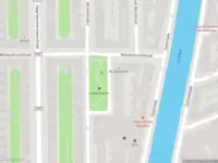 Ambulance met grote spoed naar de Legmeerstraat in Amsterdam