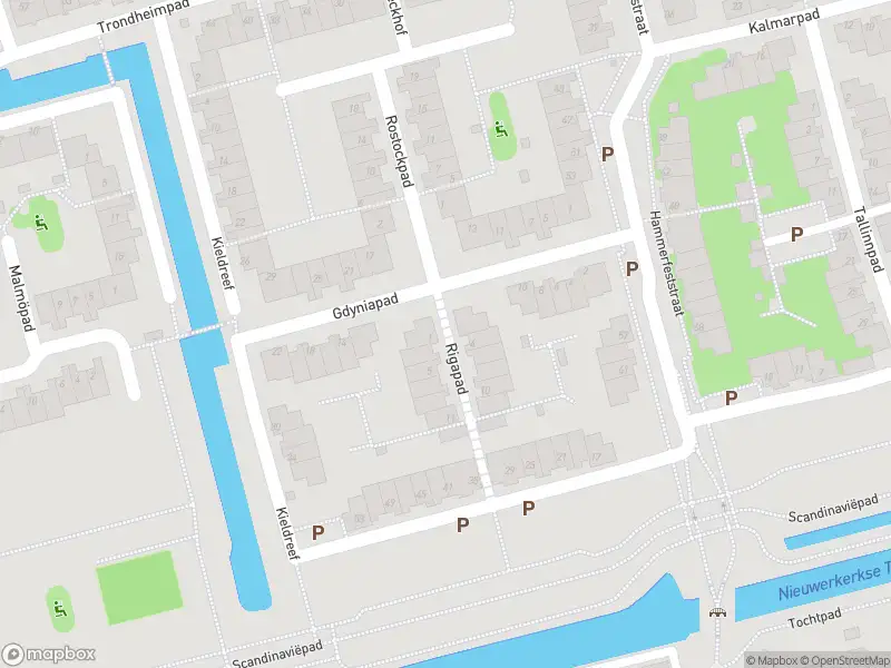 Ambulance met grote spoed naar de Rigapad in Rotterdam
