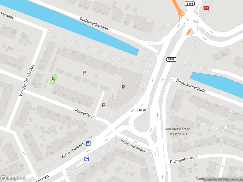 Ambulance met gepaste spoed naar de Keizer Karelplein in Amstelveen