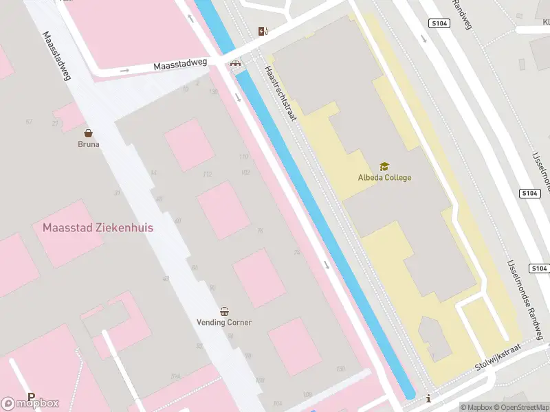 Ambulance met gepaste spoed naar de Haastrechtstraat in Rotterdam