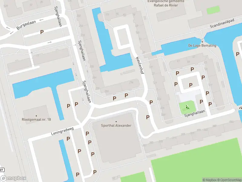 Ambulance met grote spoed naar de Sjanghailaan in Rotterdam