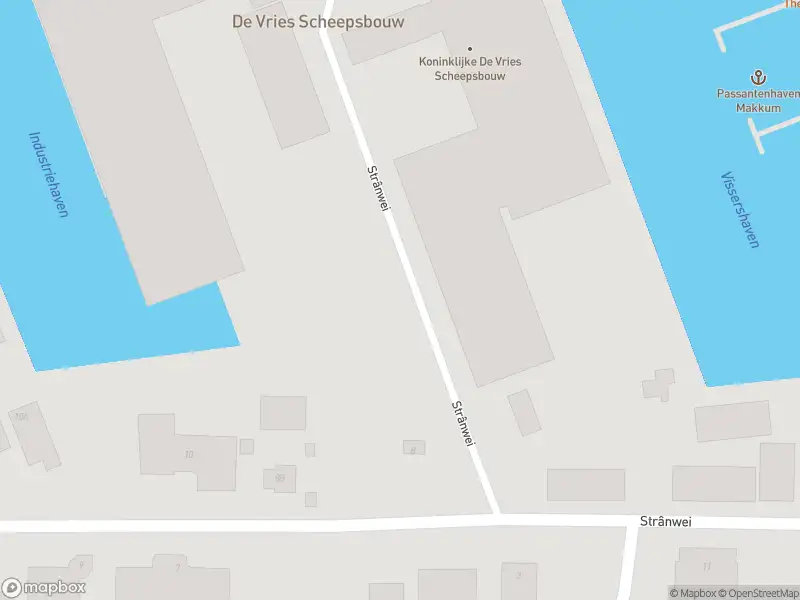 Politie met grote spoed naar de Strânwei in Makkum vanwege personen te water