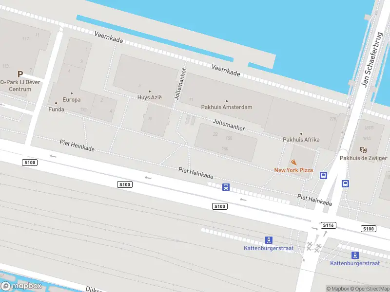 Ambulance met grote spoed naar de Veembroederhof in Amsterdam