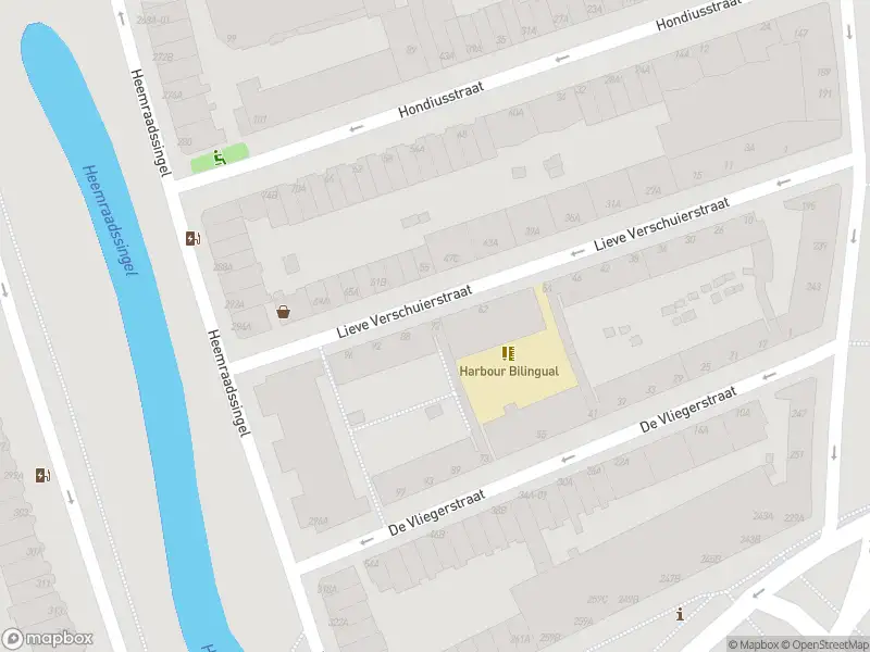 Ambulance met gepaste spoed naar de Lieve Verschuierstraat in Rotterdam